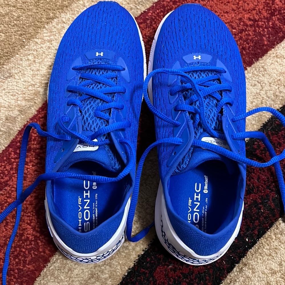 Under Armor women’s Hover Sonic tennis shoes size 8.5  worn once inside.